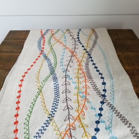 Crate&Barrel Other - Crate & Barrel Linen Embroidered TableRunner